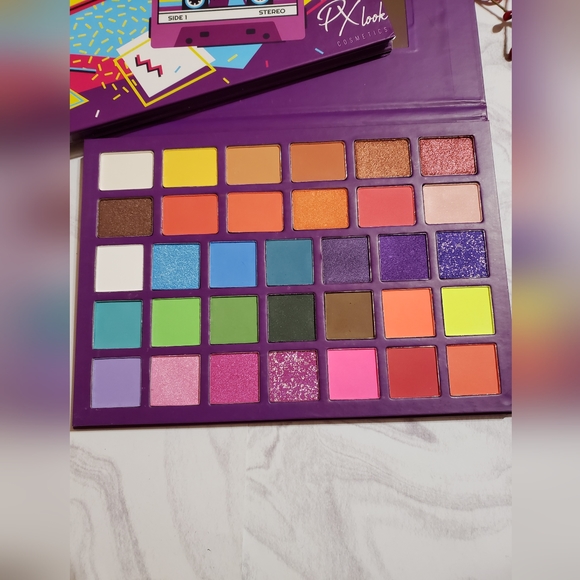 90's Party 33 Color Eyeshadow Palette From Prolux - Picture 2 of 3